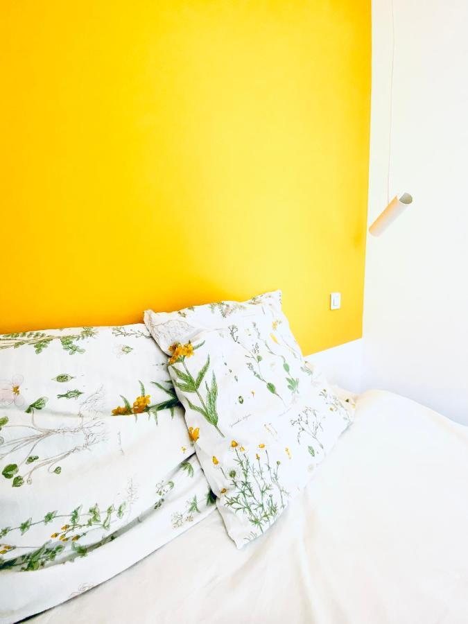 Chambre Arty Chez Minuit Deux Macon Exterior photo